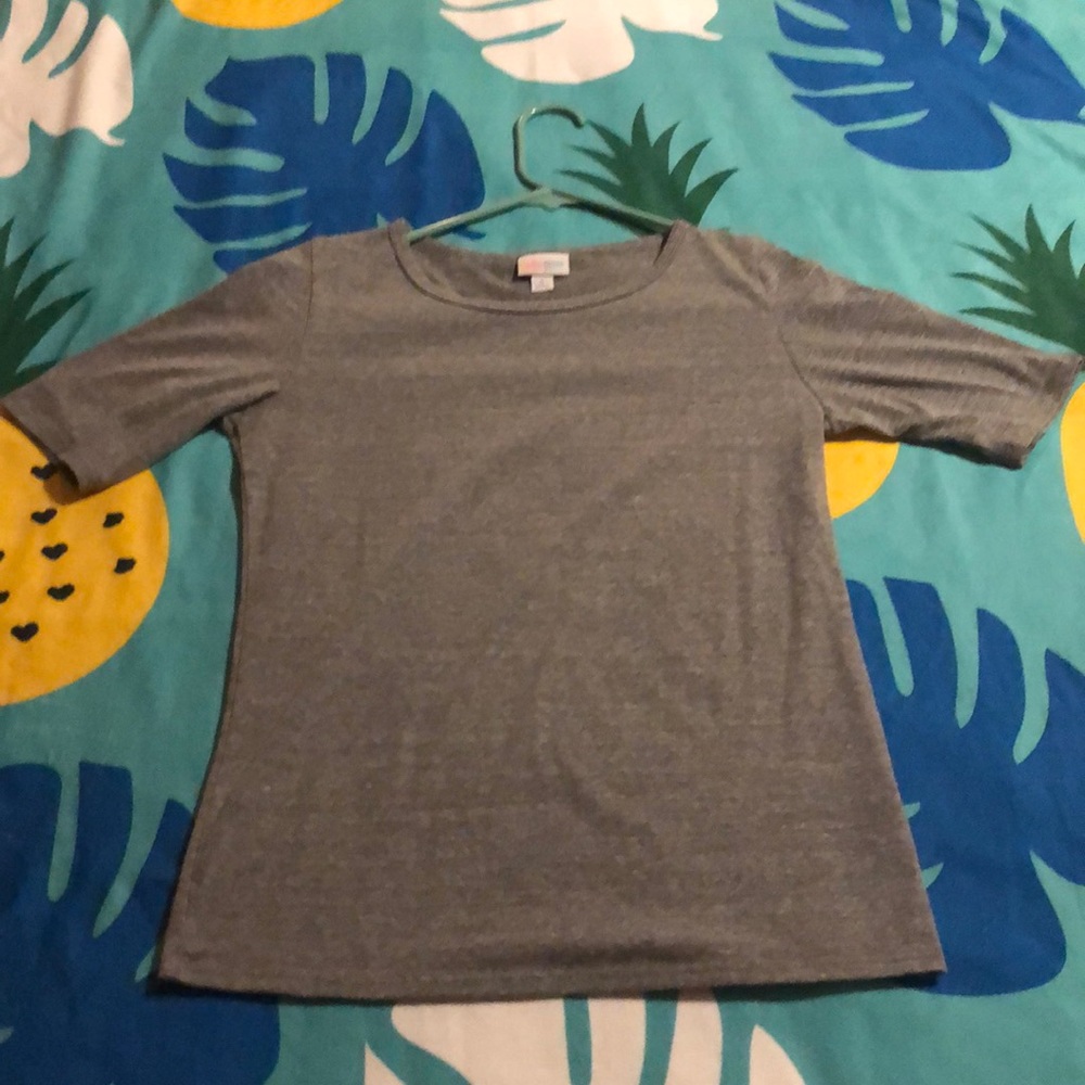 LuLaRoe Small Gigi Shirt